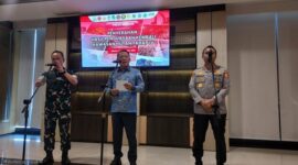 Foto: Ketua Pelaksana Satgas PKH Febrie Adriansyah (tengah).