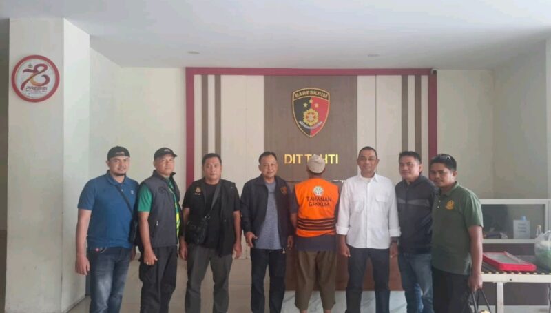 Kementerian Kehutanan melalui Balai Gakkum Kehutanan Wilayah Sumatera menetapkan pria berinisial W (53) sebagai tersangka dugaan tindak pidana kehutanan di kawasan TNBT.